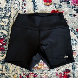 Alo Yoga shorts size medium